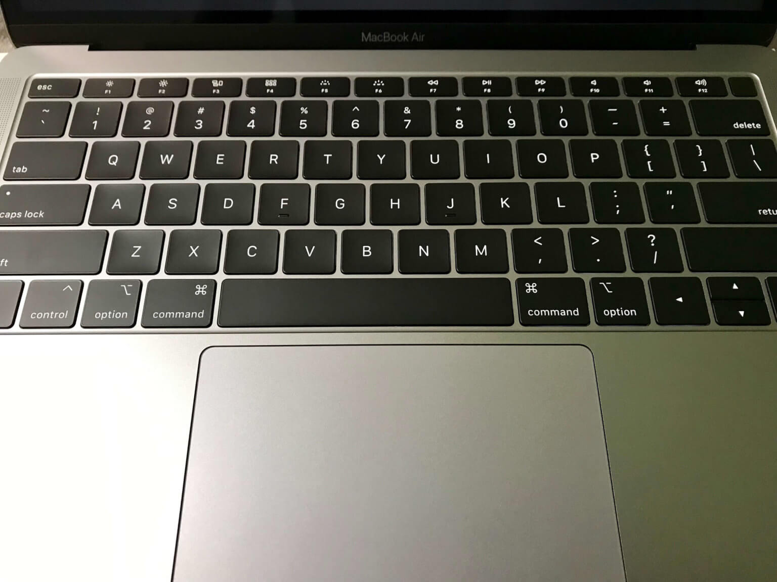 MacBook AirはUSキーボードにカスタマイズするとよりミニマルなデザインになる | たかぴろぐ（うさころのブログ）
