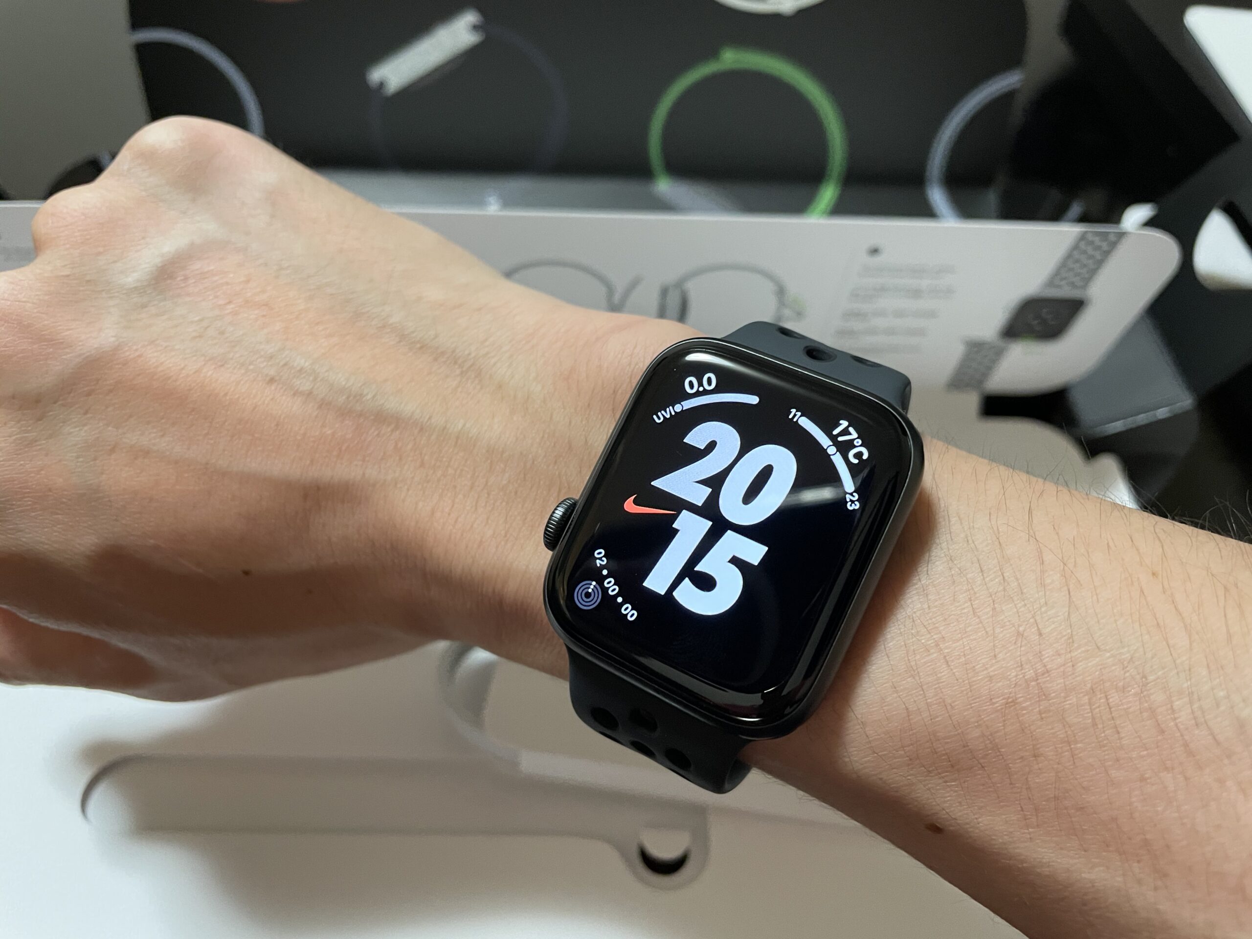 apple watch se 44mm nikeモデル-